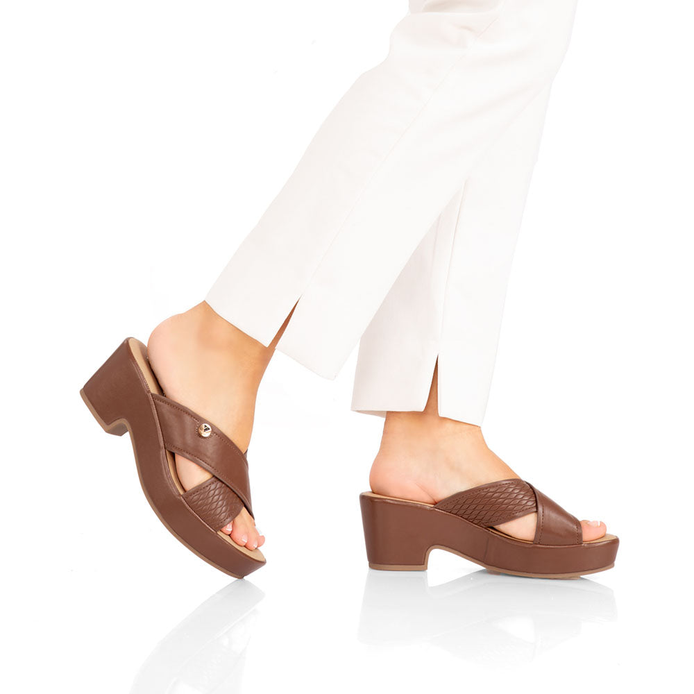 Sandalia Via Uno Camel con Plataforma Cruzada